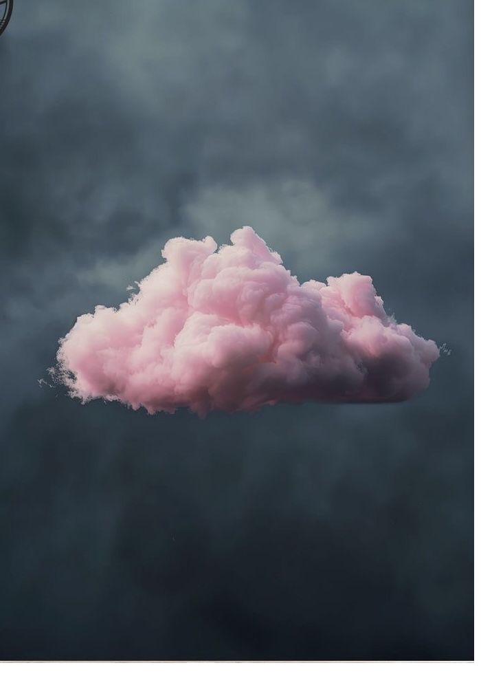 Una soffice nuvola rosa sospesa in un cielo grigio scuro, che rappresenta la vita interiore e immaginativa esplorata in psicoterapia
